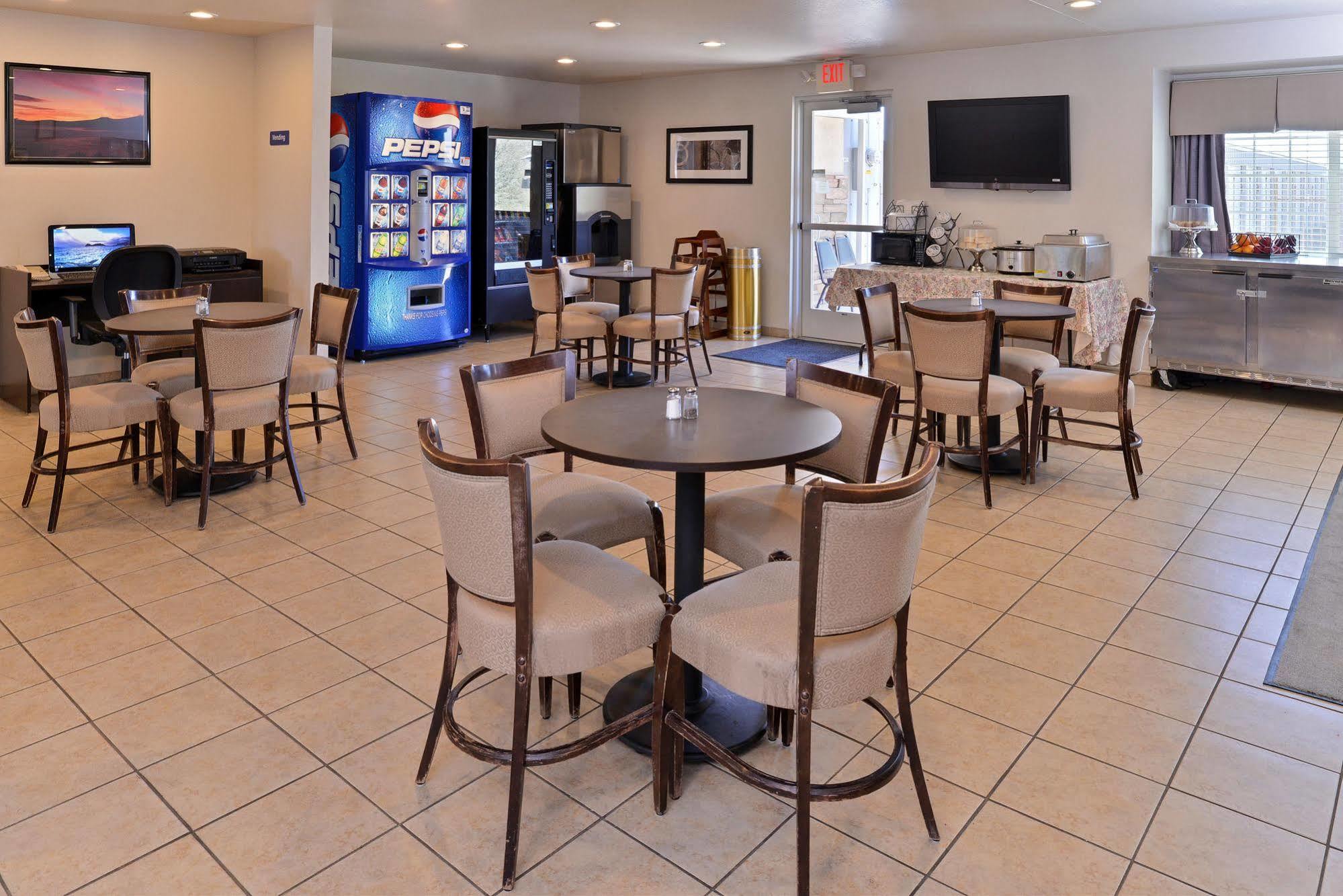 Microtel Inn & Suites By Wyndham Klamath Falls Exterior foto